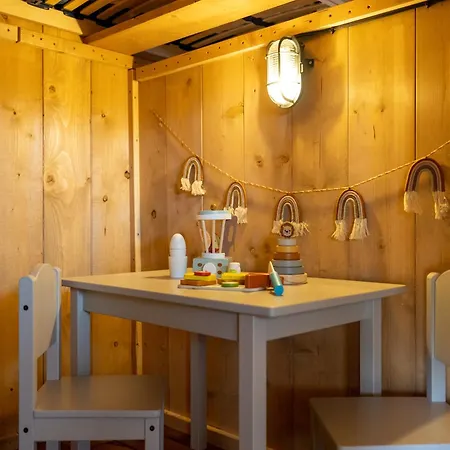 Luxe tent Safari For 6 People With Veranda Near The Ijsselmeer