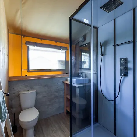 Safari For 6 People With Veranda Near The Ijsselmeer Luxe tent Andijk