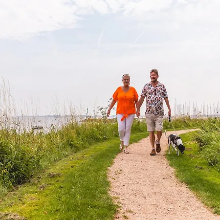 Luxe tent Safari For 6 People With Veranda Near The Ijsselmeer